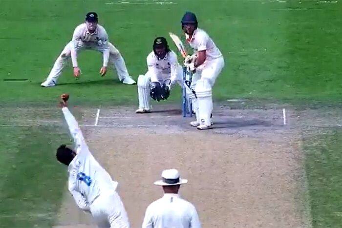 वीडियोः काउंटी क्रिकेट में एक और हुनर निखार रहे हैं पुजारा, गेंदबाजी करते वीडियो हुआ वायरल